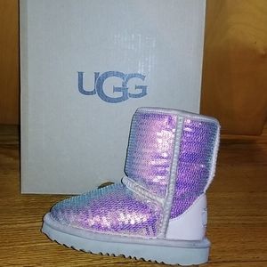 UGG classic short sequin